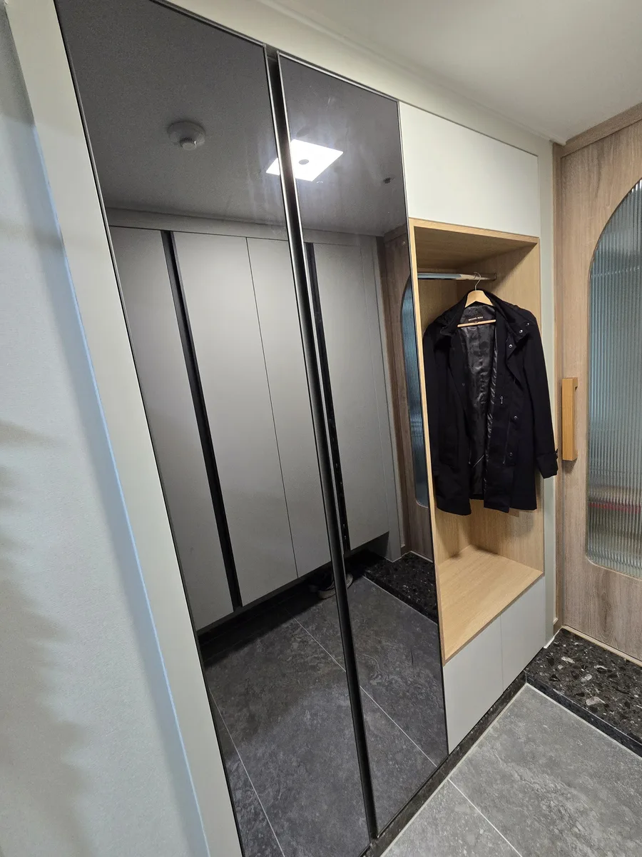 신발장리폼 후 거울 슬라이딩 문짝 완성