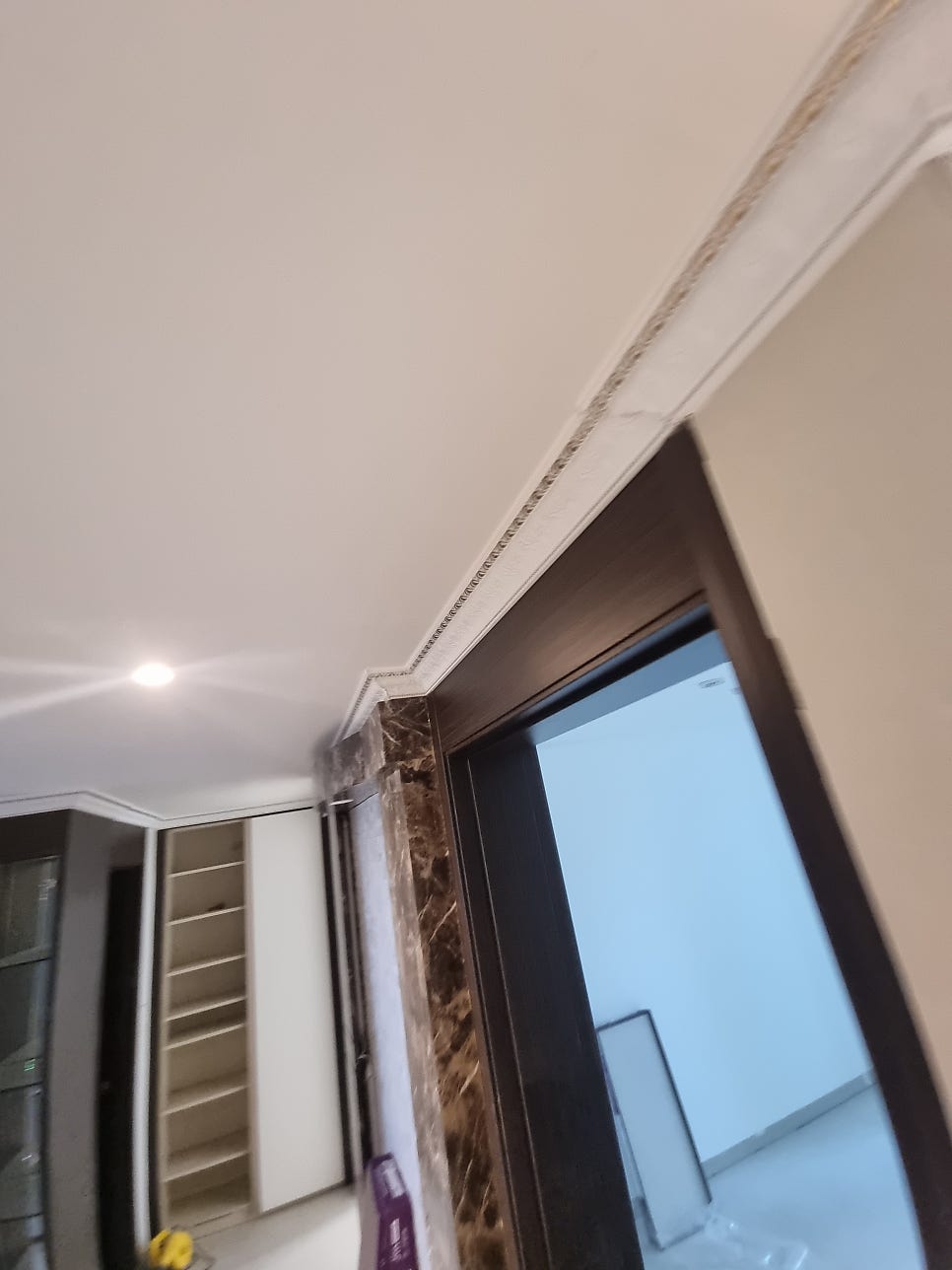 현관 천장 완성